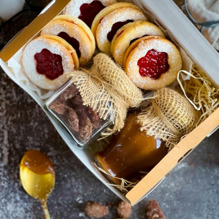 Χριστουγεννιάτικα μπισκότα με μαρμελάδα / Φωτογραφία: Unsplash