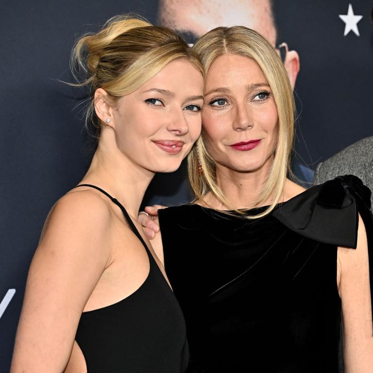 Η Γκουίνεθ Πάλτρου με την κόρη της και τον γιο της 