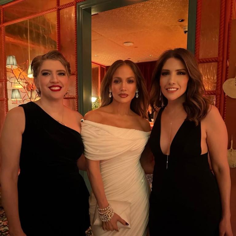 Η Τζένιφερ Λόπεζ με τις αδελφές της/ Φωτογραφία: Instagram/ @jlo