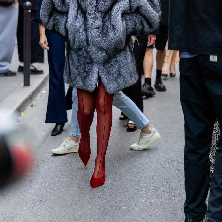 Ασορτί καλσόν με γόβες