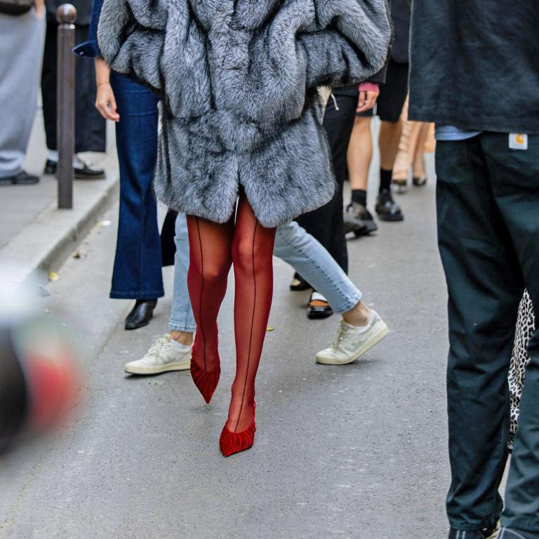 Ασορτί καλσόν με γόβες