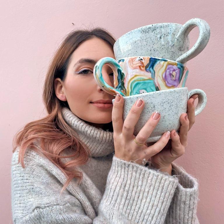 Σοφία Βλαχογιάννη: “Η τέχνη για μένα είναι ο δικός μου γιορτινός κόσμος”