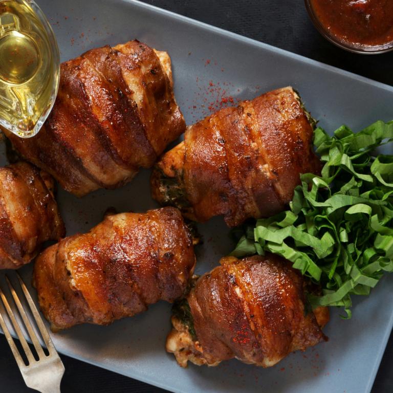 Φιλέτα κοτόπουλου τυλιγμένα μπέικον / Φωτογραφία: Unsplash