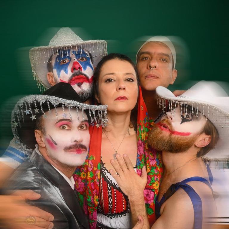 Πτήση Κόσοβο: Μια  ξεκαρδιστική  βαλκανική κωμωδία