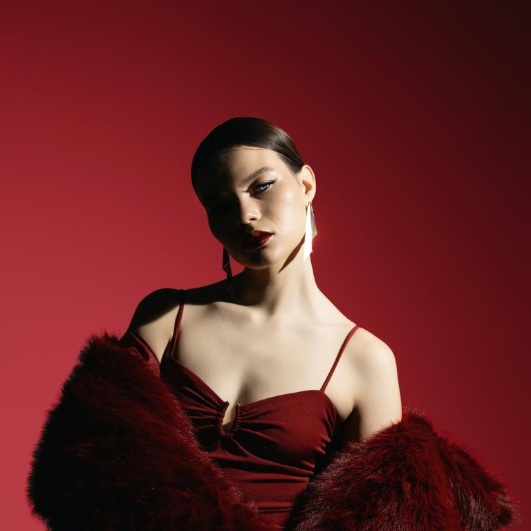 πλούσια γυναίκα