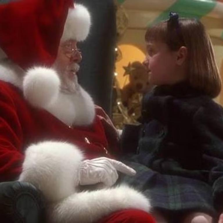 Ποια είναι η καλύτερη στιγμή για να πείτε στο παιδί σας την αλήθεια για τον Άγιο Βασίλη, σύμφωνα με τους ψυχολόγους;