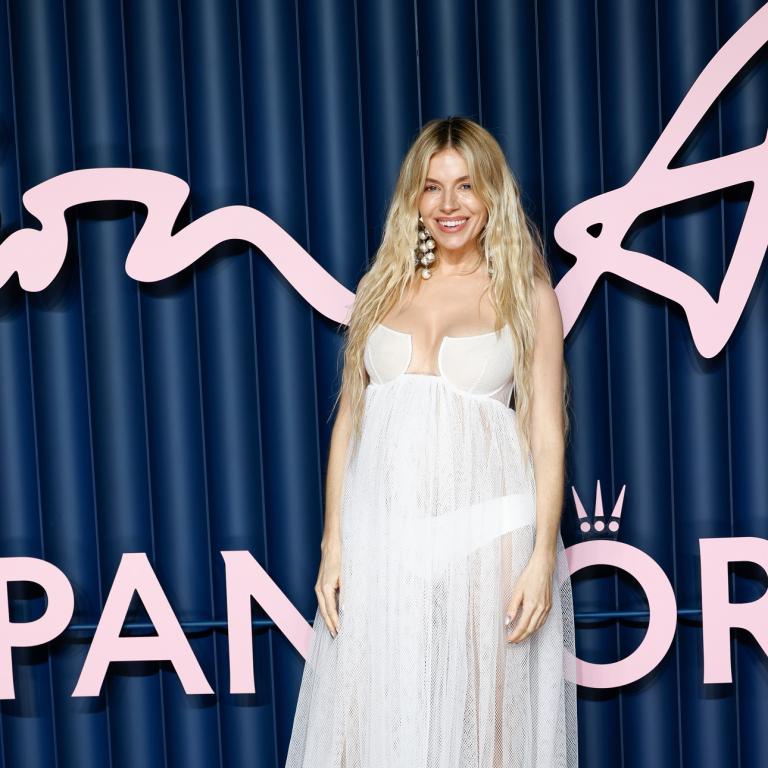 Η Σιένα Μίλερ περιμένει είναι έγκυος/Φωτογραφία AP 