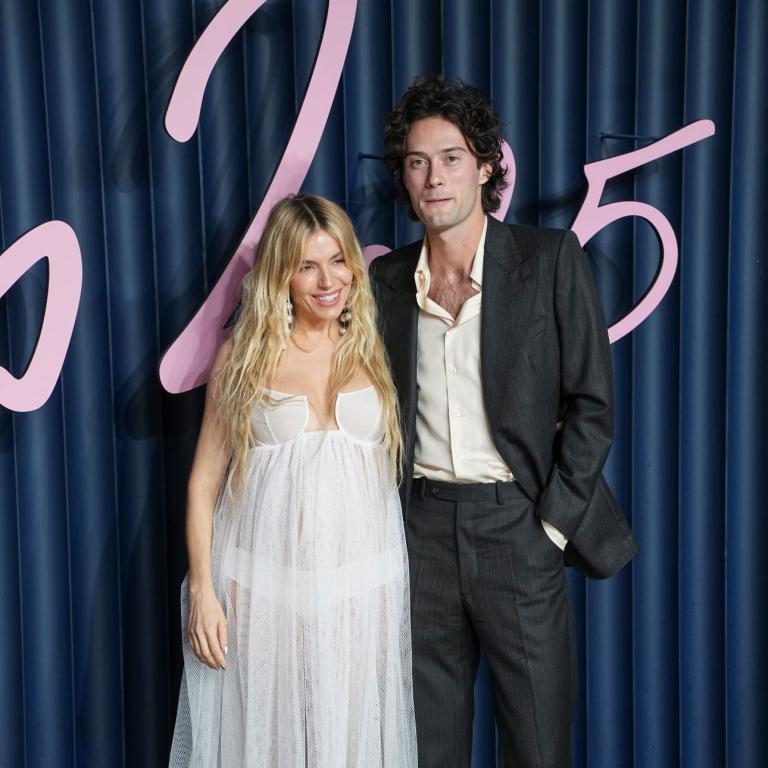 Γιατί οι γυναίκες επιλέγουν νεότερους συντρόφους