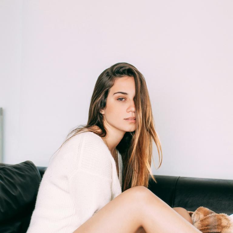 Γιατί κοιμάστε πάνω από 8 ώρες και εξακολουθείτε να δείχνετε κουρασμένη; Οι ειδικοί εξηγούν