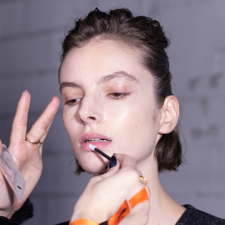 Skin First: Γιατί η φροντίδα της επιδερμίδας είναι το νέο μακιγιάζ