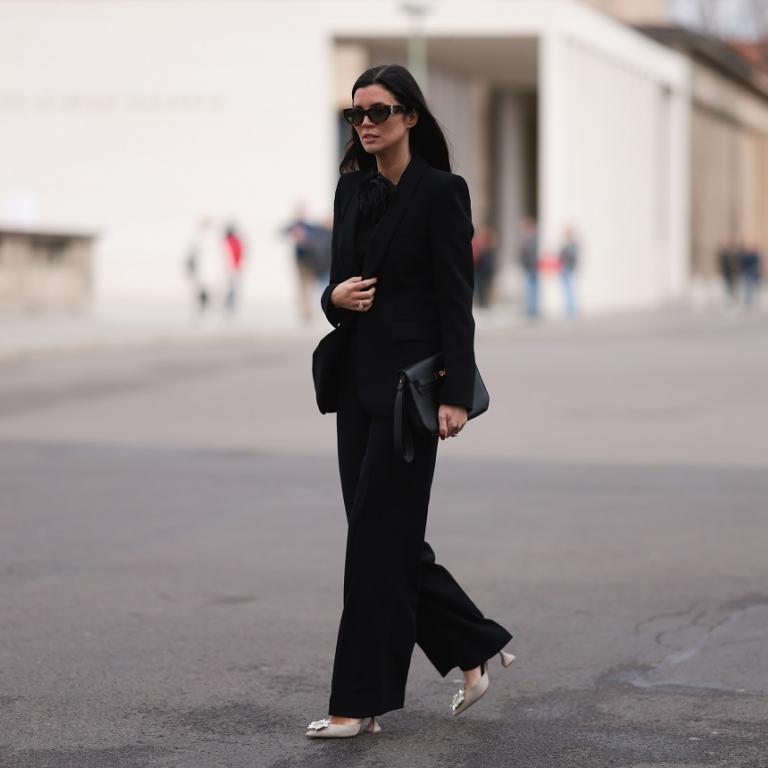 μαύρο παντελόνι