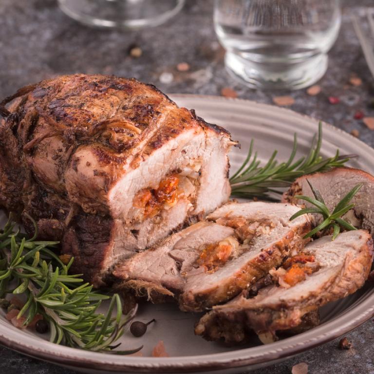 Χοιρινό ρολό γεμιστό / Φωτογραφία: shutterstock