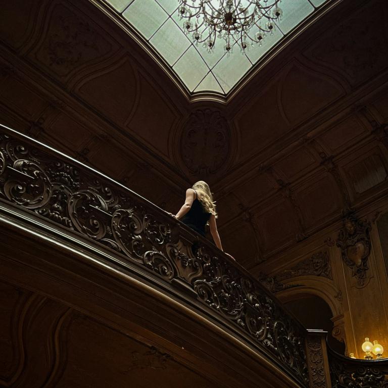 Γυναίκα στις σκάλες 