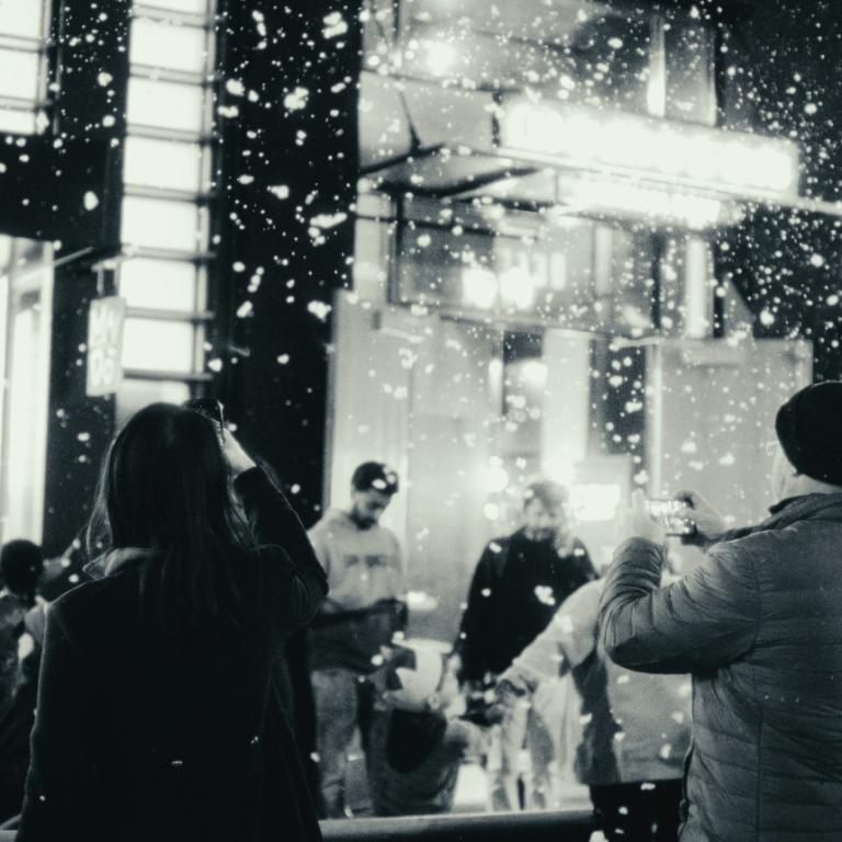 Άνθρωποι γιορτάζουν 