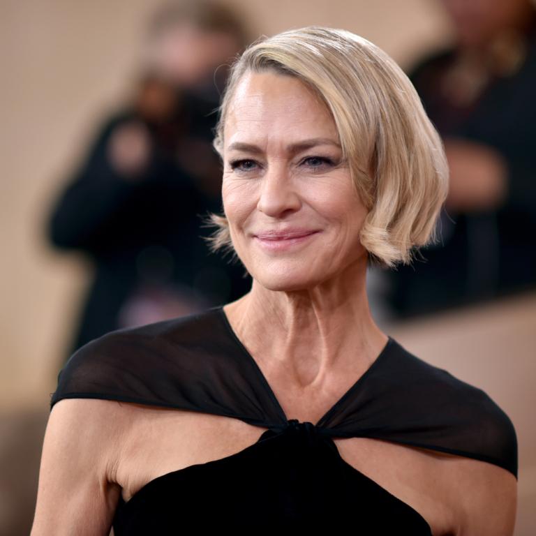 H Ρόμπιν Ράιτ στις Χρυσές Σφαίρες βρήκε το πιο κολακευτικό ντεκολτέ για γυναίκες άνω των 50 ετών