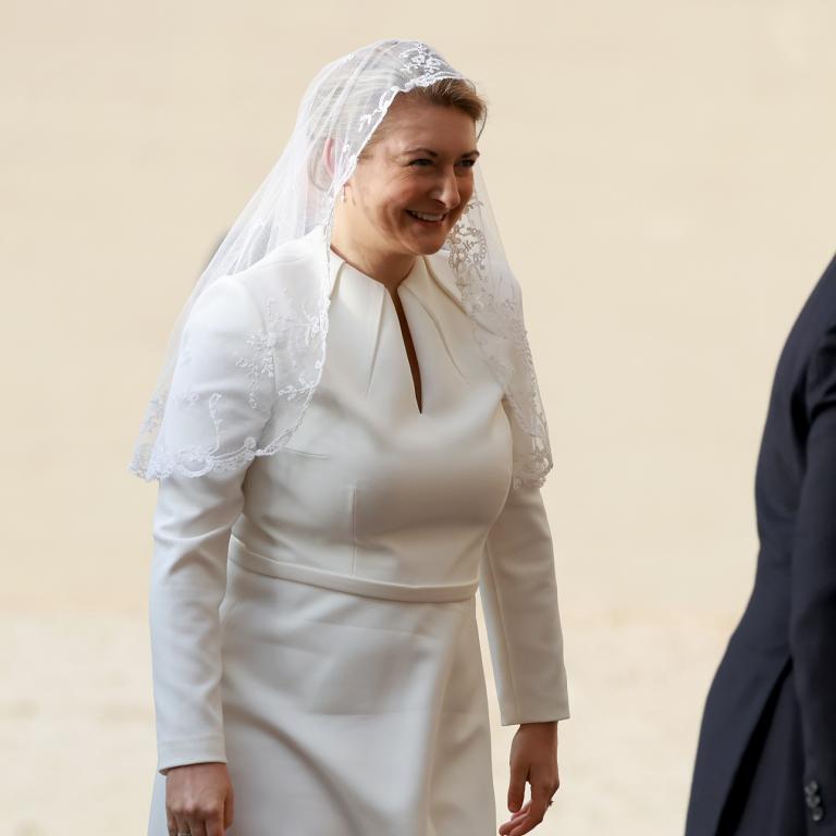 Η πριγκίπισσα Στεφανία ντύθηκε στα λευκά/Φωτογραφία Getty Images 