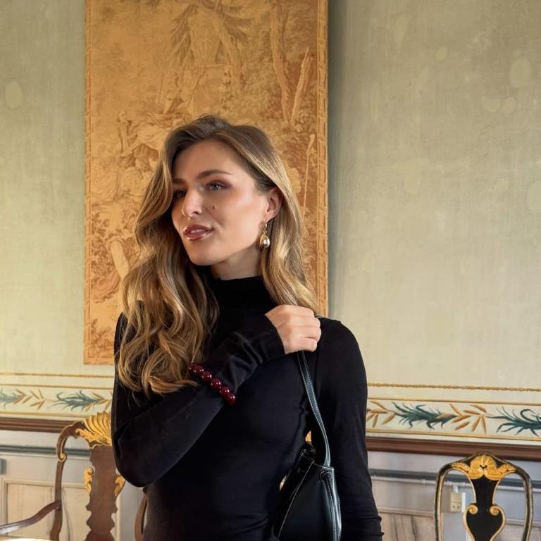  Η Μπενεντίκτ Θούστραπ με total look από τα H&M/Φωτογραφία: Instagram/benediktethoustrup