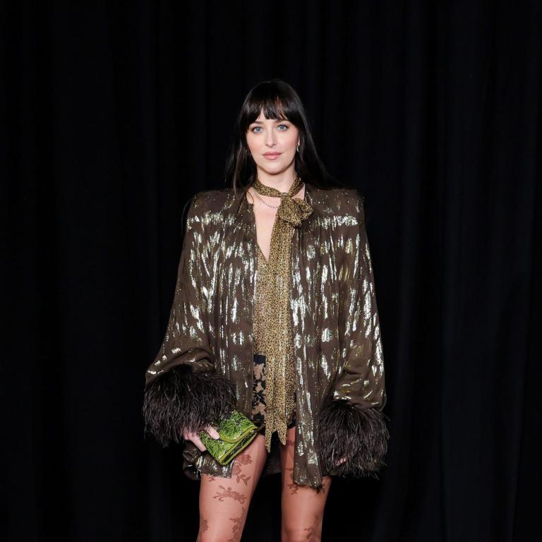 Η Ντακότα Τζόνσον στο show τυου οίκου Valentino στο Παρίσι