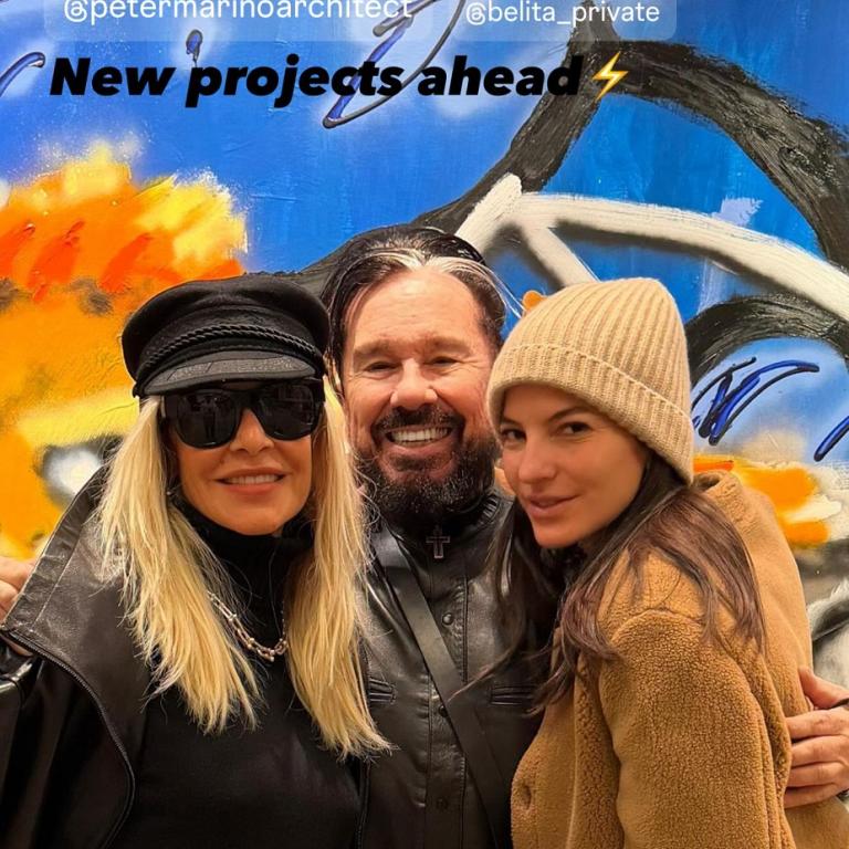 Η Άννα Βίσση και η Δήμητρα Κούστα με τον αρχιτέκτονα Peter Marino 