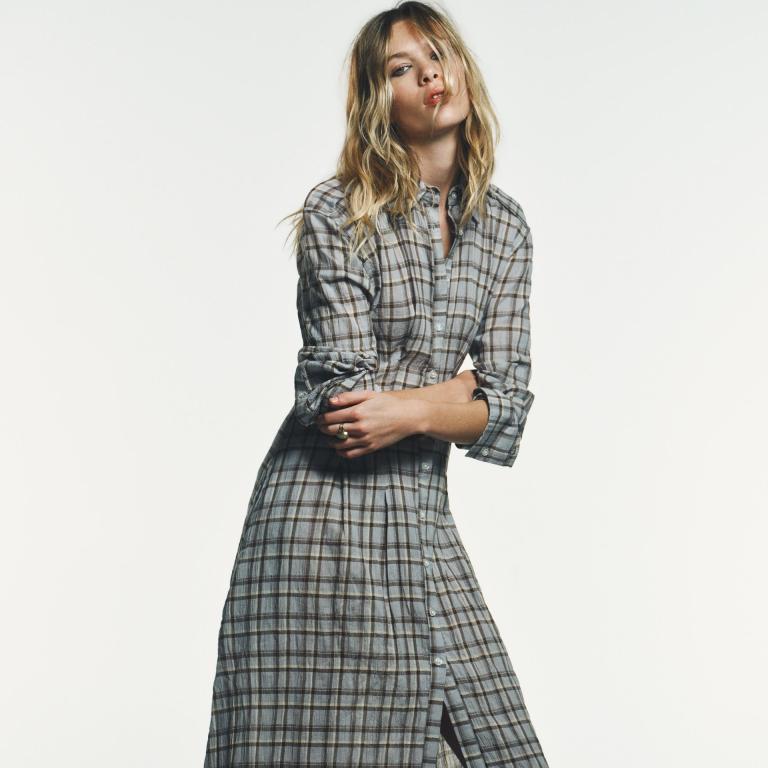 Το καρό φόρεμα από τα Zara που θα φορέσεις με όλα σου τα παπούτσια -Από τώρα και όλη την άνοιξη