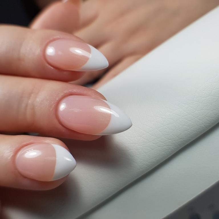 Γαλλικό μανικιούρ/Φωτογραφία Shutterstock 