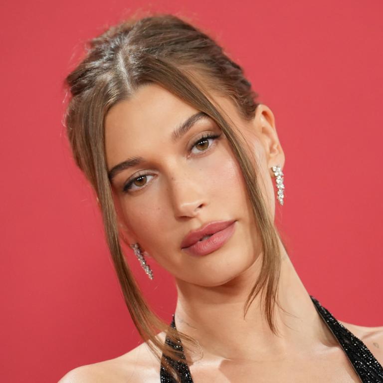 Δοκιμάσαμε τα Rhode της Hailey Bieber -Αξίζουν τελικά μια θέση στο νεσεσέρ μας;