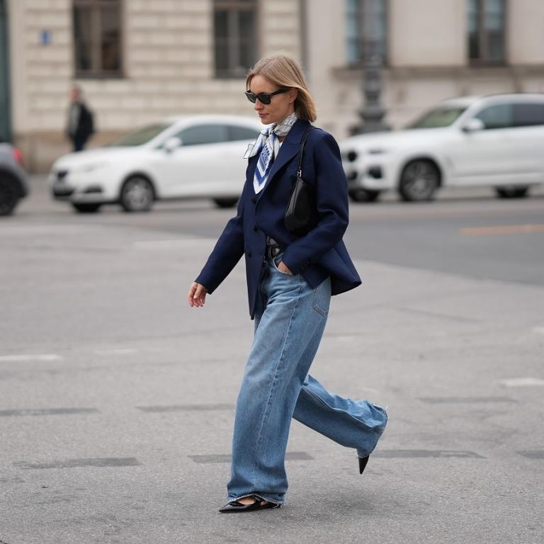 Half-moon bags: Οι τσάντες-μισοφέγγαρο συνεχίζουν να κυριαρχούν στις τάσεις και το 2026