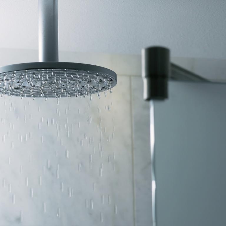 Ντους όπου τρέχει νερό 