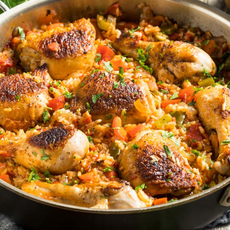 Κοτόπουλο με ρύζι στο φούρνο / Φωτογραφία: Shutterstock