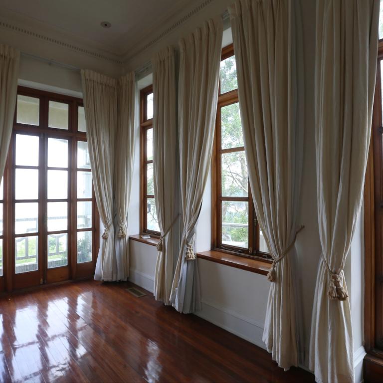 Οι κουρτίνες που θεωρούνται πλέον ξεπερασμένες και η εναλλακτική που κυριαρχεί