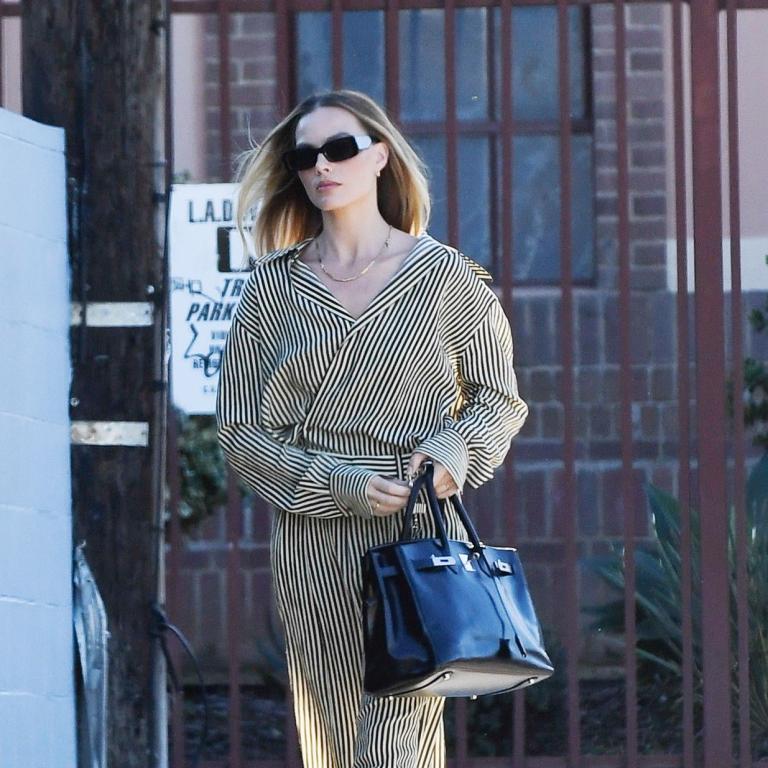 Η Μάργκοτ Ρόμπι με κομψό σύνολο