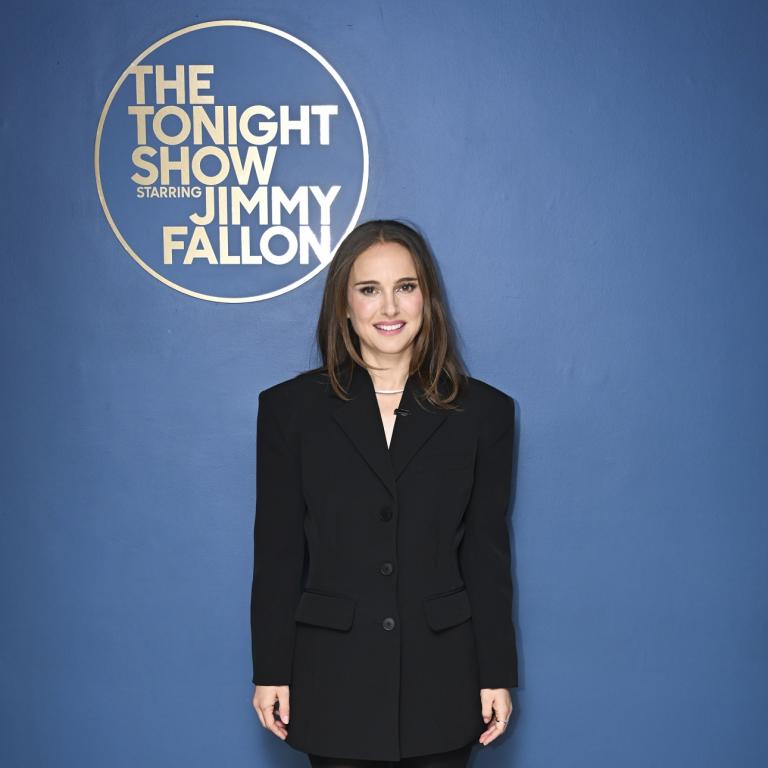 Η Νάταλι Πόρτμαν με blazer dress/Φωτογραφία Getty Images 