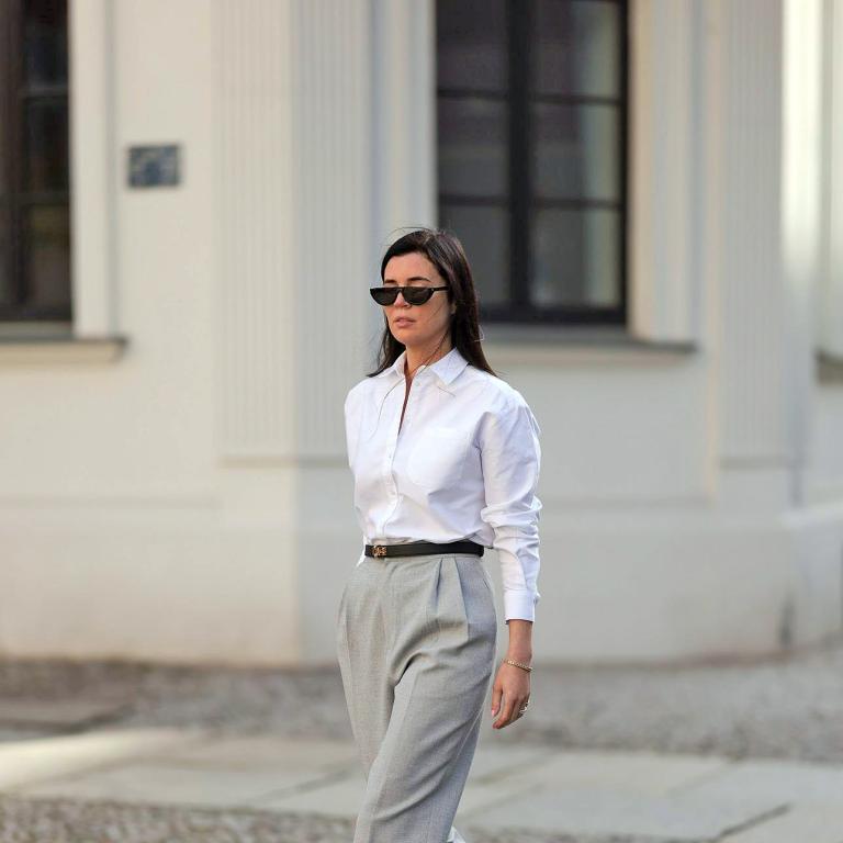 στιλάτη γυναίκα με παντελόνι