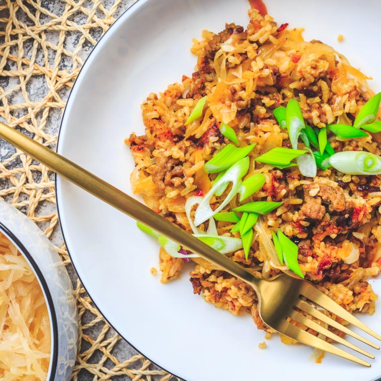 Πιλάφι με λάχανο και κιμά / Φωτογραφία: Shutterstock