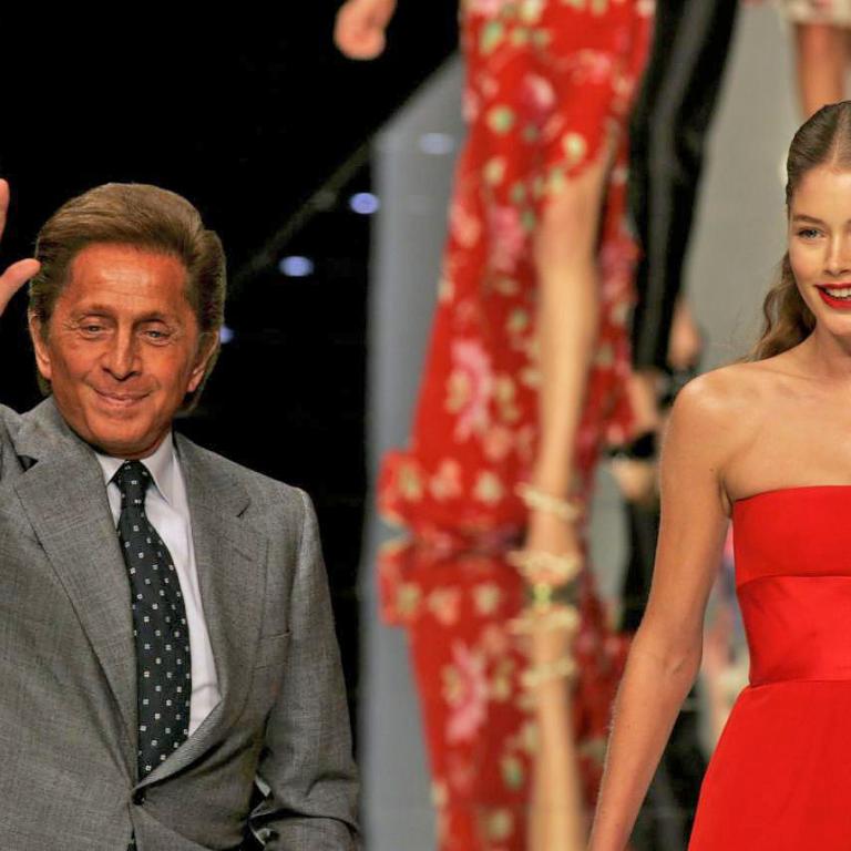 Το κόκκινο του Valentino: Η ιστορία μιας αιώνιας υπογραφής