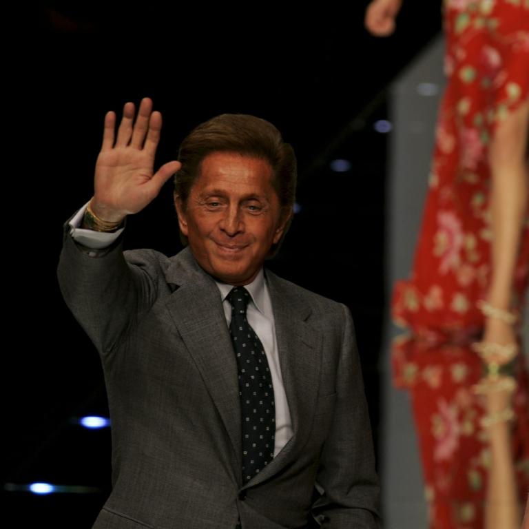 Ο Valentino στο fashion show του οίκου Valentino για τη συλλογή ready-to-wear Άνοιξη–Καλοκαίρι 2006, στο Παρίσι/Φωτογραφία: Getty Images