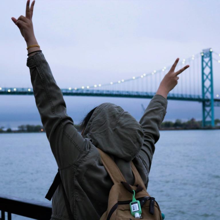 Χαρούμενη γυναίκα 