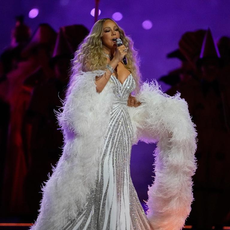 Η Μαράια Κάρεϊ στη φαντασμαγορική τελετή έναρξης/Φωτογραφία AP 