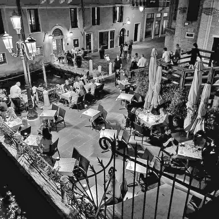 Τελικά, ποια είναι η κατάλληλη ώρα για δείπνο; -Οι ειδικοί αποκαλύπτουν