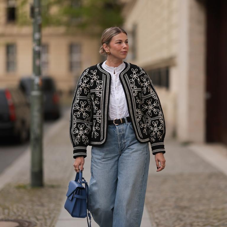 γυναίκα με πανωφόρι