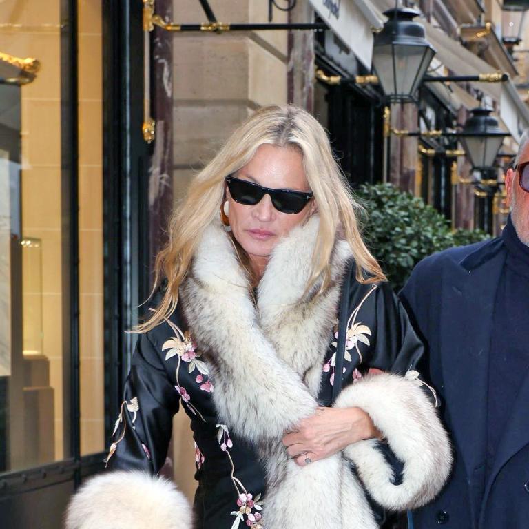 Conner Ives: Ποιος είναι ο σχεδιαστής πίσω από το boho παλτό της Κέιτ Μος που συζητούν όλοι;