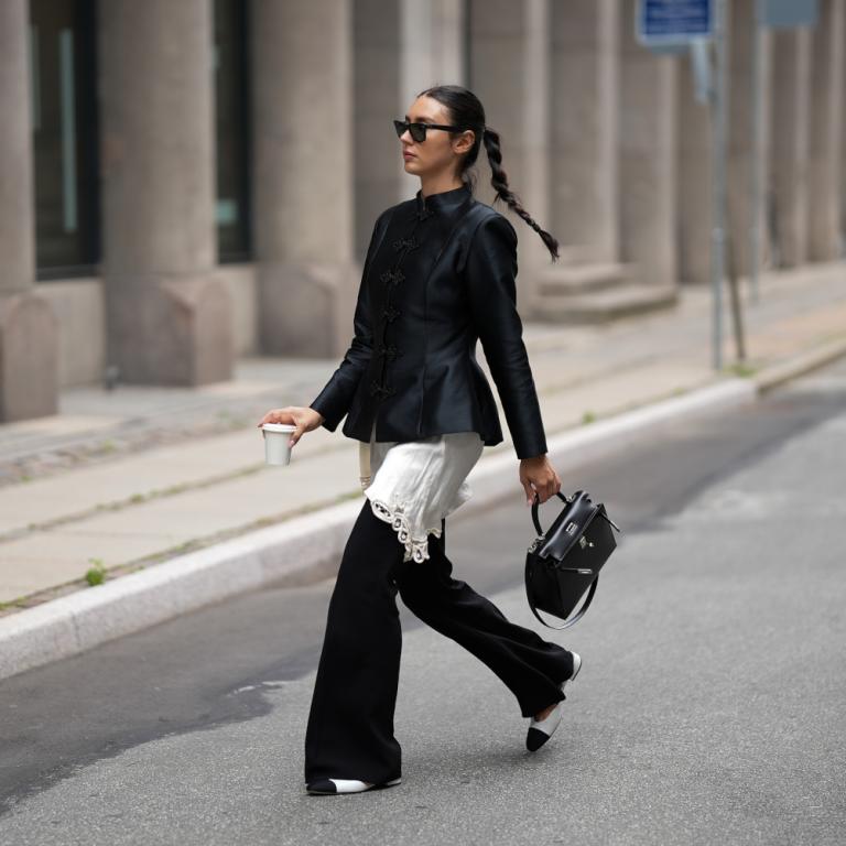 Mandarin jacket: Η ασιατική τάση που επιστρέφει δυναμικά και πώς να τη φορέσεις