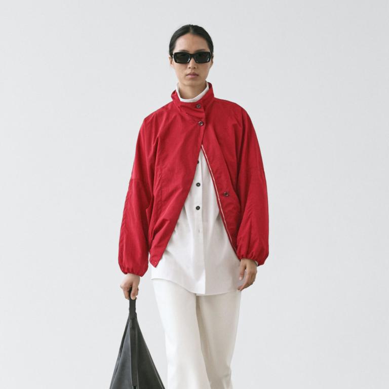 Κόκκινο τζάκετ από τα Massimo Dutti 