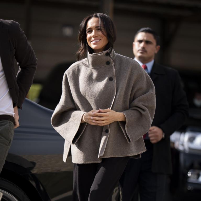 H Μέγκαν Μαρκλ στην Ιορδσνία με Zara