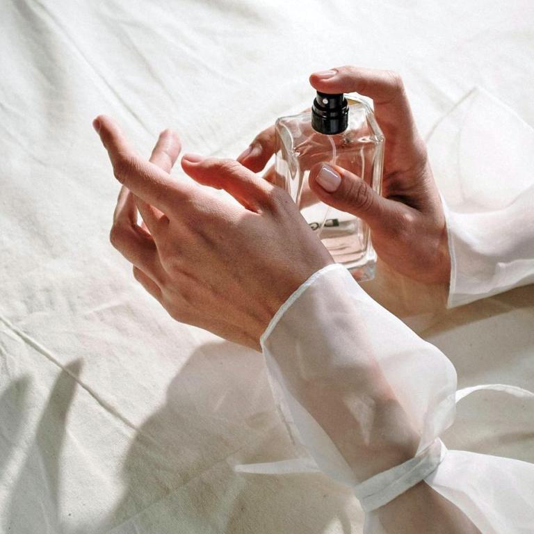 Perfume, layering, scents