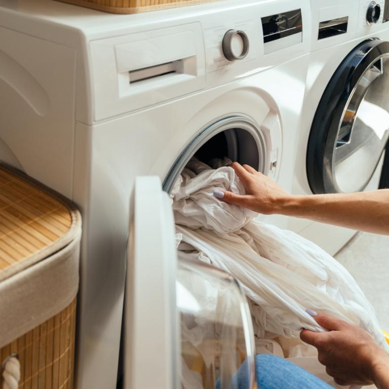 Γεμάτο πλυντήριο ρούχων