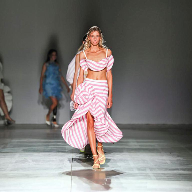 Τα 5 σχέδια σε φούστες που κάνουν τη διαφορά φέτος