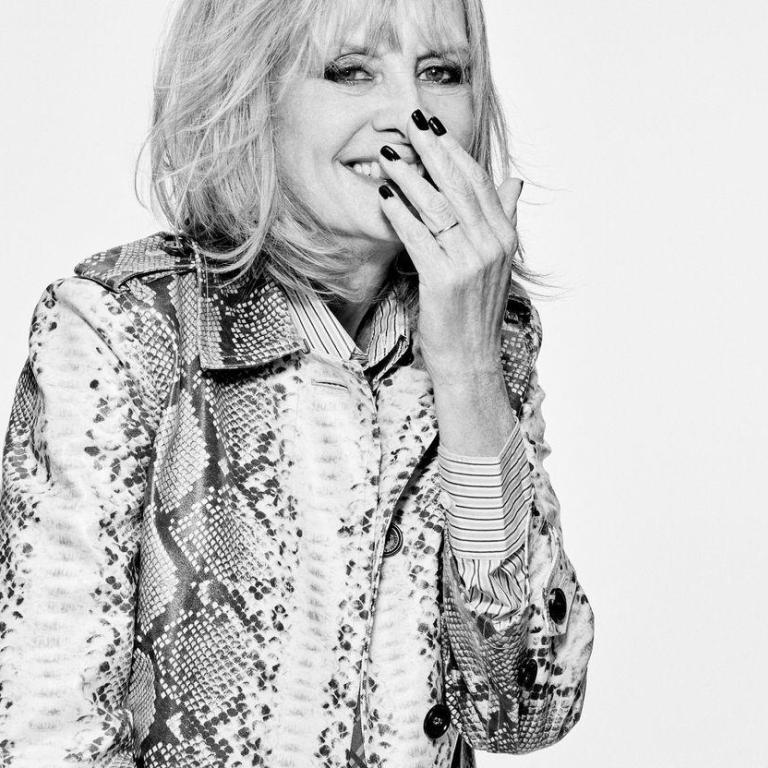 Supermodel ετών 76 -Η θρυλική Twiggy ποζάρει στη νέα καμπάνια του οίκου Burberry