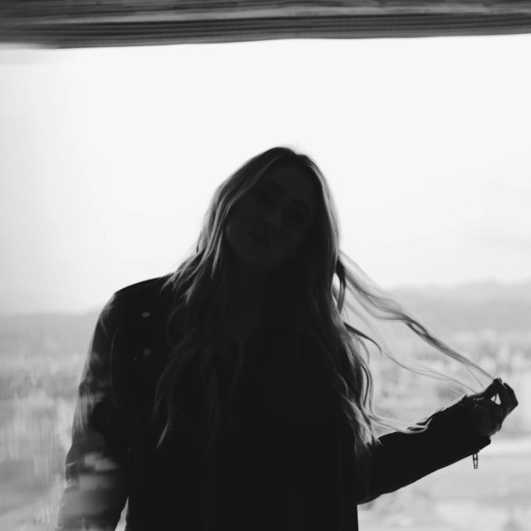 Γυναίκα που σκέφτεται