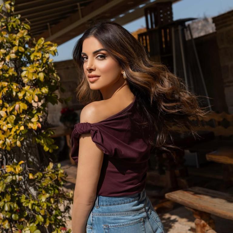 οι σταματινα τσιμτσιλη με μπορντο τοπ 